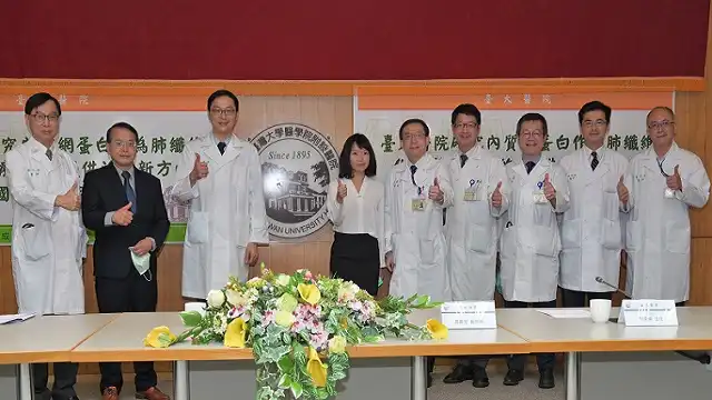 狂賀本中心成員楊鎧鍵醫師研究團隊找到要命「肺纖維化」新解方_1